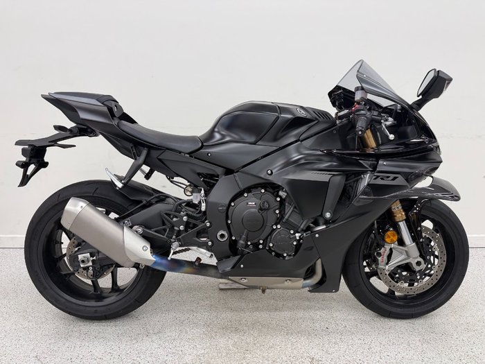 2025 YAMAHA YZF-R1 Black