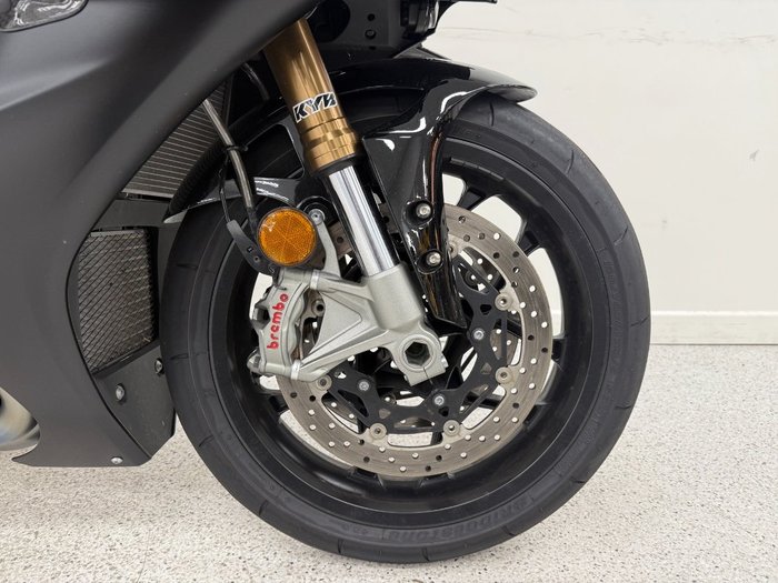 2025 YAMAHA YZF-R1 Black