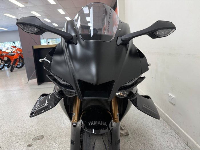 2025 YAMAHA YZF-R1 Black