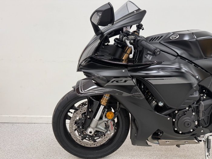 2025 YAMAHA YZF-R1 Black