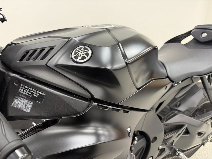 2025 YAMAHA YZF-R1 Black