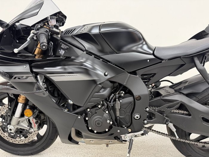 2025 YAMAHA YZF-R1 Black