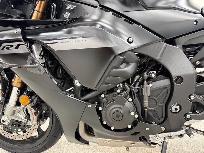 2025 YAMAHA YZF-R1 Black