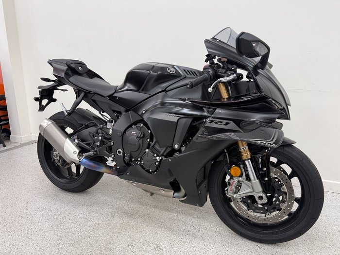 2025 YAMAHA YZF-R1 Black
