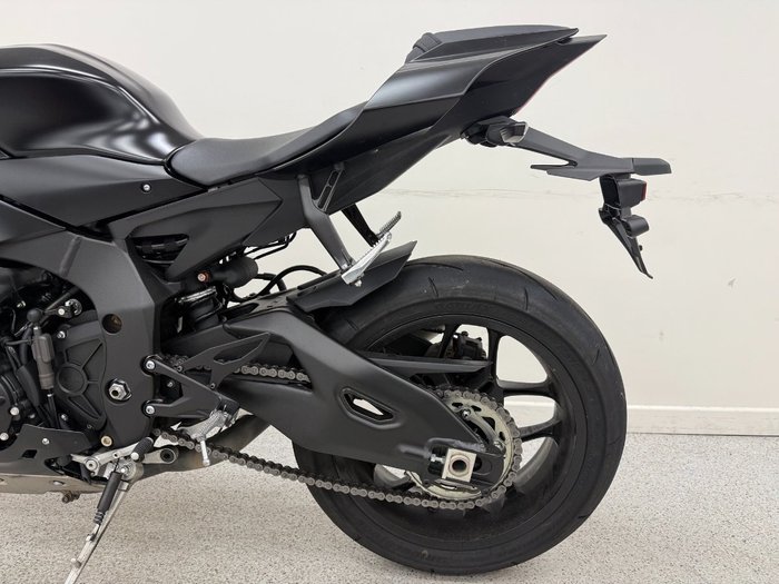 2025 YAMAHA YZF-R1 Black