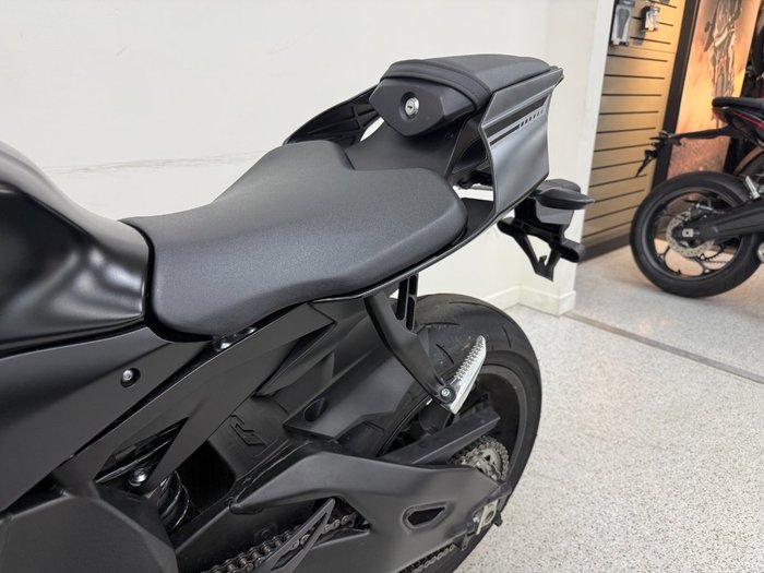 2025 YAMAHA YZF-R1 Black
