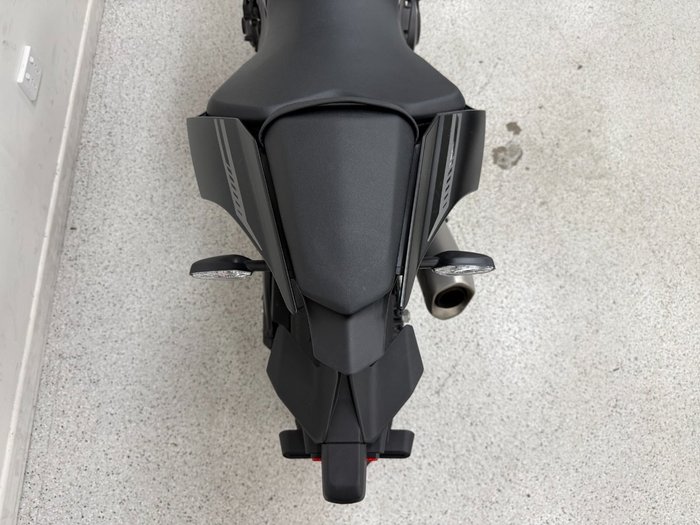 2025 YAMAHA YZF-R1 Black