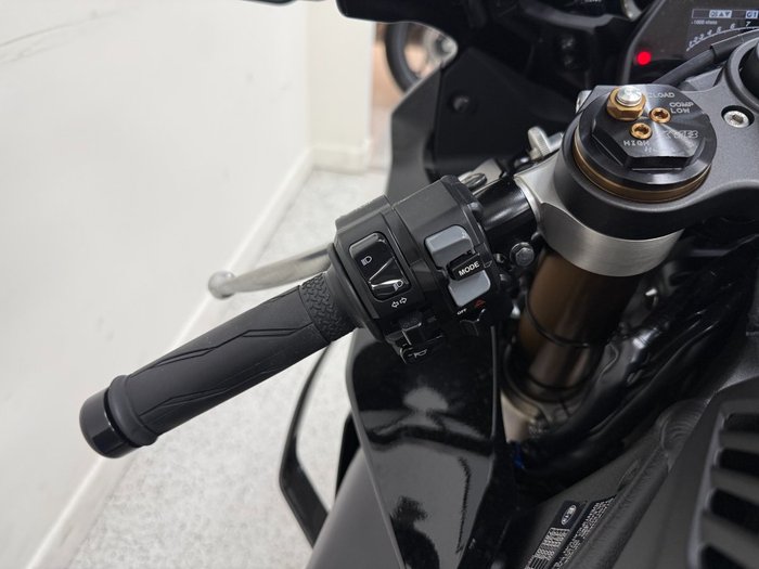 2025 YAMAHA YZF-R1 Black