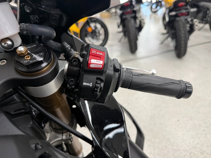 2025 YAMAHA YZF-R1 Black