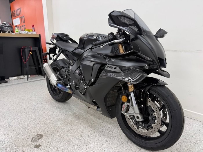 2025 YAMAHA YZF-R1 Black
