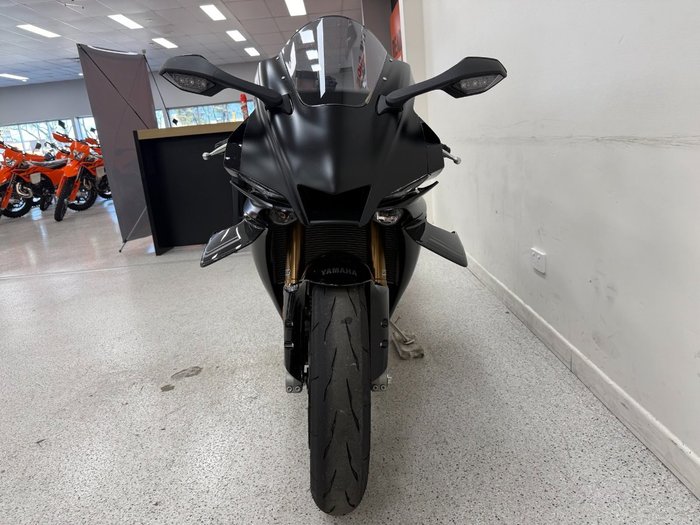 2025 YAMAHA YZF-R1 Black