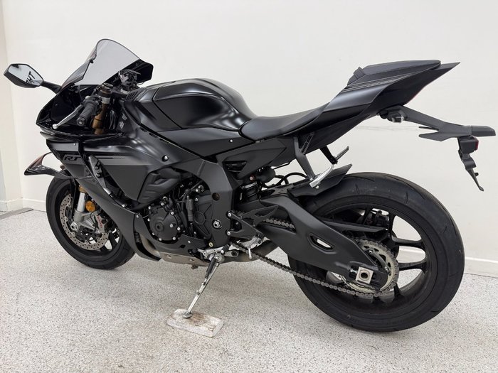 2025 YAMAHA YZF-R1 Black