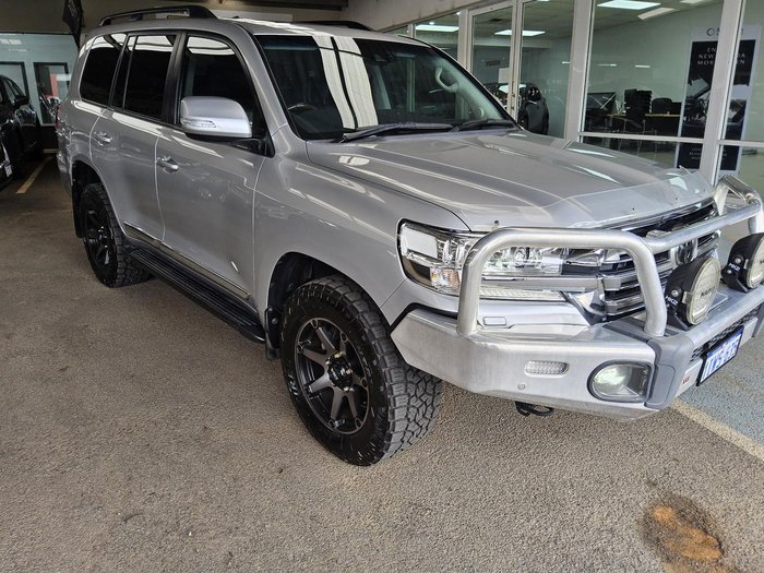 2018 Toyota Landcruiser Sahara VDJ200R 4X4 Dual Range Silver Pearl