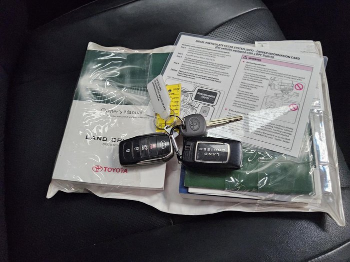 2018 Toyota Landcruiser Sahara VDJ200R 4X4 Dual Range Silver Pearl