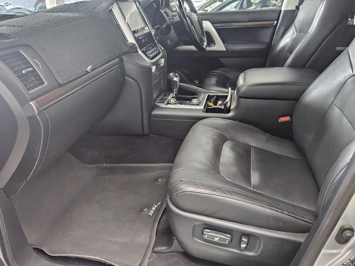 2018 Toyota Landcruiser Sahara VDJ200R 4X4 Dual Range Silver Pearl