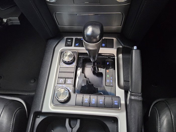 2018 Toyota Landcruiser Sahara VDJ200R 4X4 Dual Range Silver Pearl