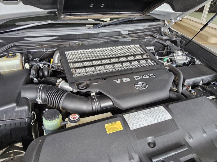 2018 Toyota Landcruiser Sahara VDJ200R 4X4 Dual Range Silver Pearl