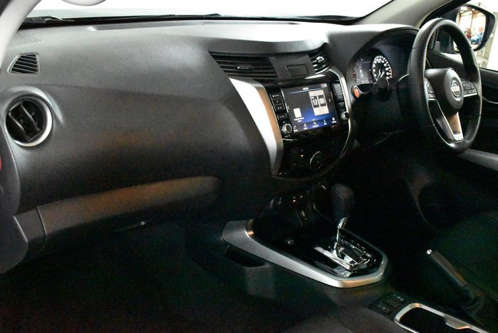 2023 Nissan Navara ST-X