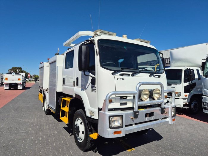 2011 Isuzu Fts800 4X4 Auto Crew Cab Fire Truck