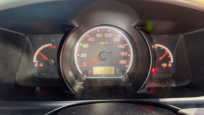 2011 Toyota Hiace Commuter