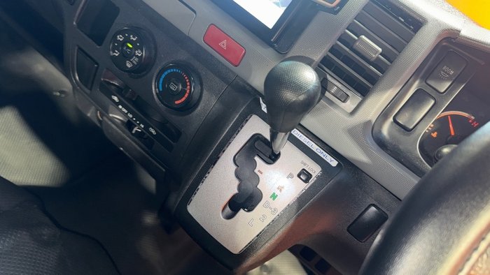 2011 Toyota Hiace Commuter