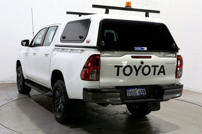 2022 Toyota Hilux SR