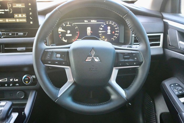 2025 Mitsubishi Outlander LS