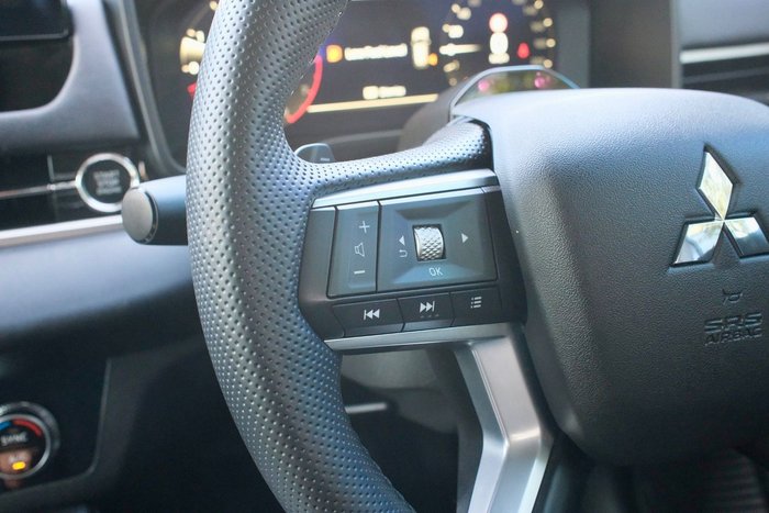 2025 Mitsubishi Outlander LS