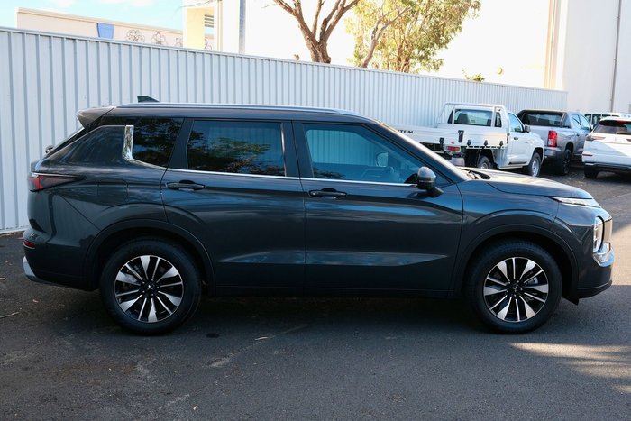 2025 Mitsubishi Outlander LS