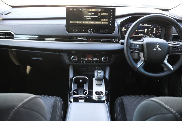 2025 Mitsubishi Outlander LS