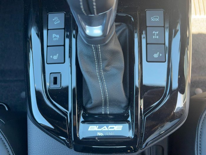 2025 Isuzu D-MAX BLADE