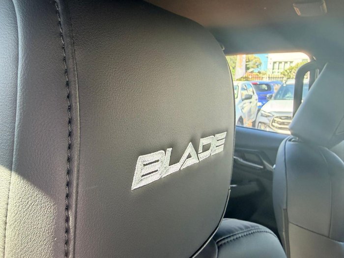 2025 Isuzu D-MAX BLADE