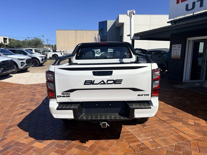 2025 Isuzu D-MAX BLADE