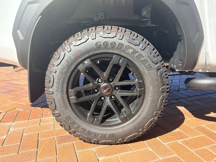 2025 Isuzu D-MAX BLADE