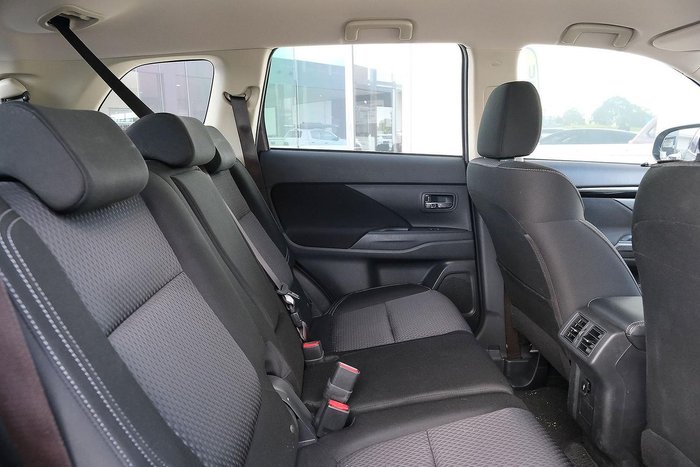 2018 Mitsubishi Outlander ES