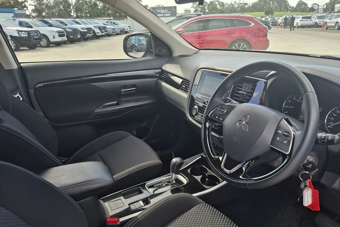 2018 Mitsubishi Outlander ES