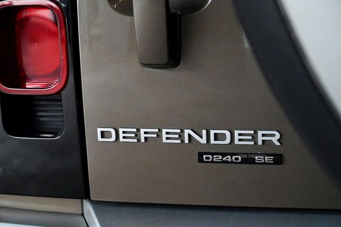 2020 Land Rover Defender 110 D240 SE