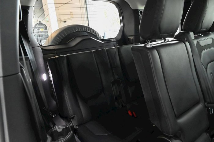 2020 Land Rover Defender 110 D240 SE