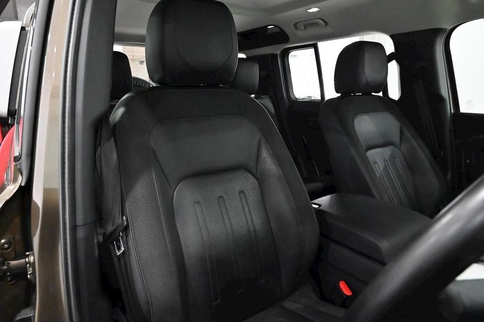 2020 Land Rover Defender 110 D240 SE