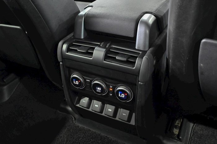 2020 Land Rover Defender 110 D240 SE