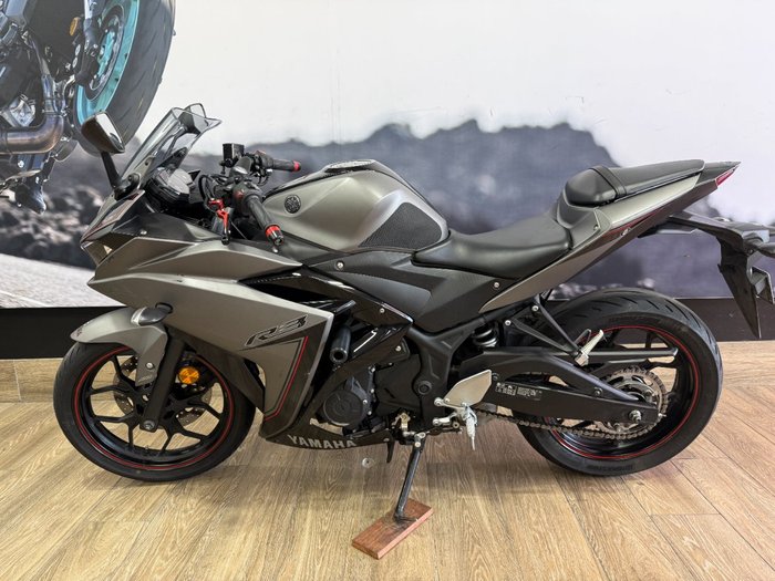 2016 Yamaha YZF-R3 Black