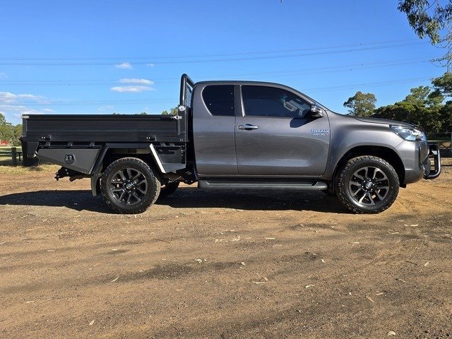 2023 Toyota Hilux SR5 (4x4)