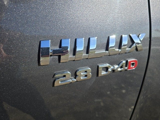 2023 Toyota Hilux SR5 (4x4)