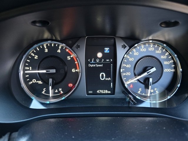 2023 Toyota Hilux SR5 (4x4)