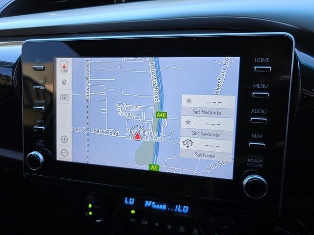 2023 Toyota Hilux SR5 (4x4)