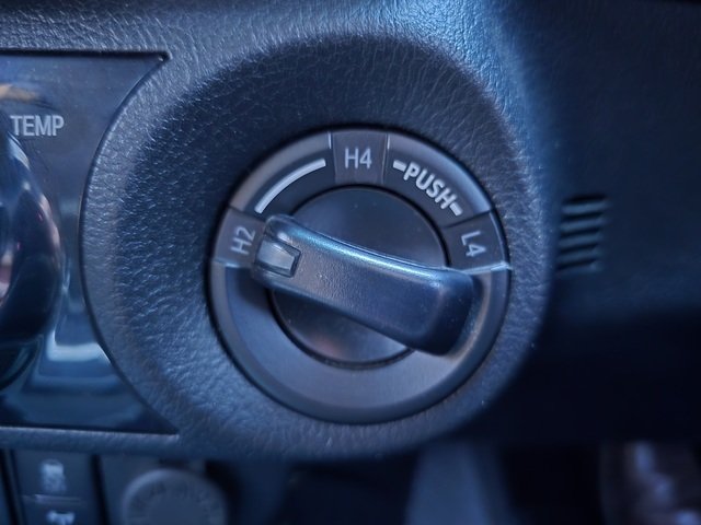 2023 Toyota Hilux SR5 (4x4)