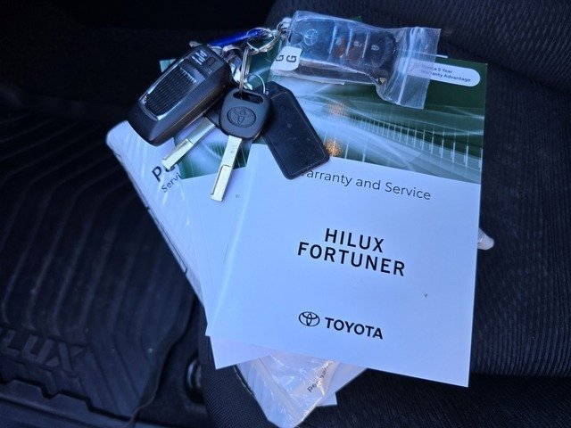 2023 Toyota Hilux SR5 (4x4)