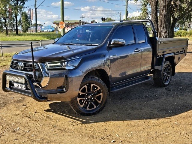 2023 Toyota Hilux SR5 (4x4)