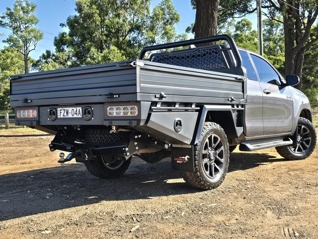 2023 Toyota Hilux SR5 (4x4)