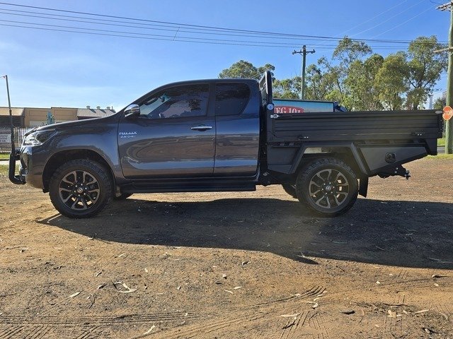 2023 Toyota Hilux SR5 (4x4)